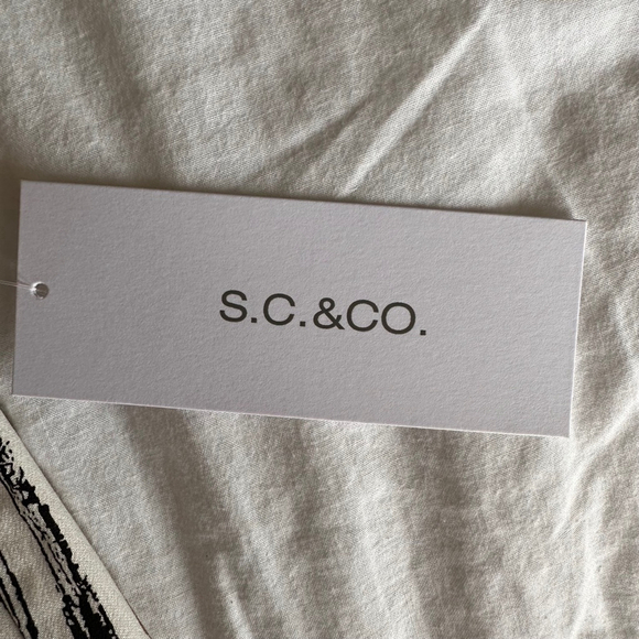 Women's S.C. & CO. Pants Size 8 White Black Striped Capri - Picture 8 of 8